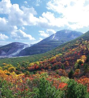 写真⑦硫黄山の紅葉.jpg