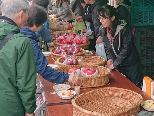 必食はリンゴ！深川市で生産される安心、安全、高品質なリンゴは格別な秋の味覚。