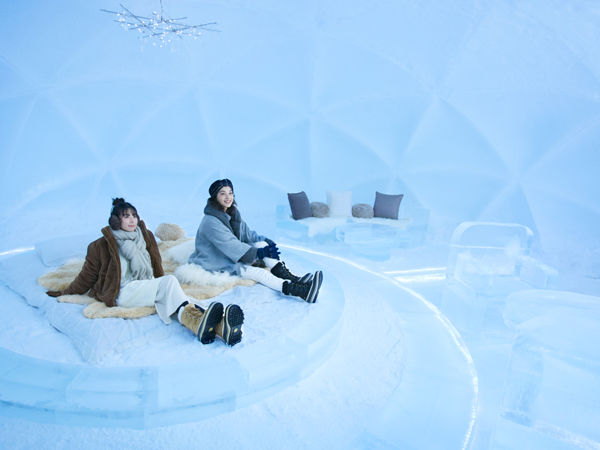 氷に囲まれた露天風呂などがある氷のホテルで宿泊体験（詳細は下段）