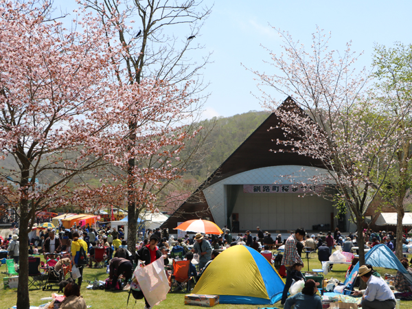 会場でのイベントとともに、桜のフォトコンテスト（5/1～6/1）やライトアップも同時開催