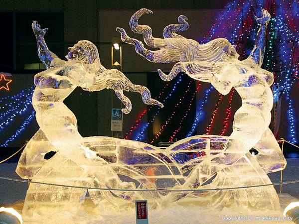 9日～12日は氷彫刻世界大会の作品を展示